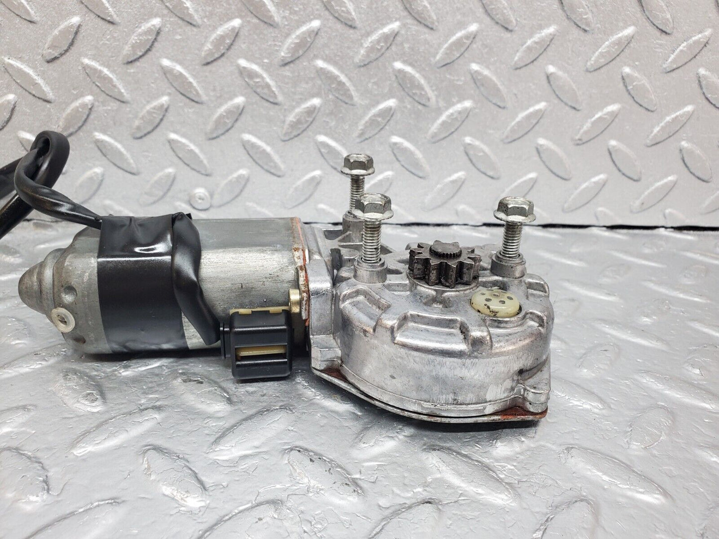 45762 Mercedes-Benz W126 420SE Rear Right Window Regulator Motor 0130821036