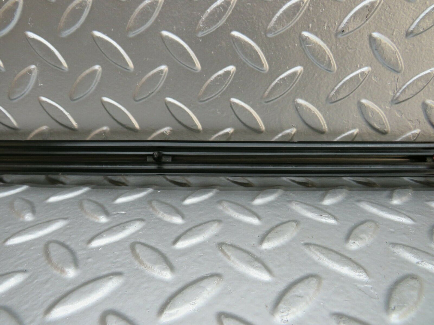 24007 Mercedes-Benz W123 280E Front Left Fender Wing Centre Moulding Trim
