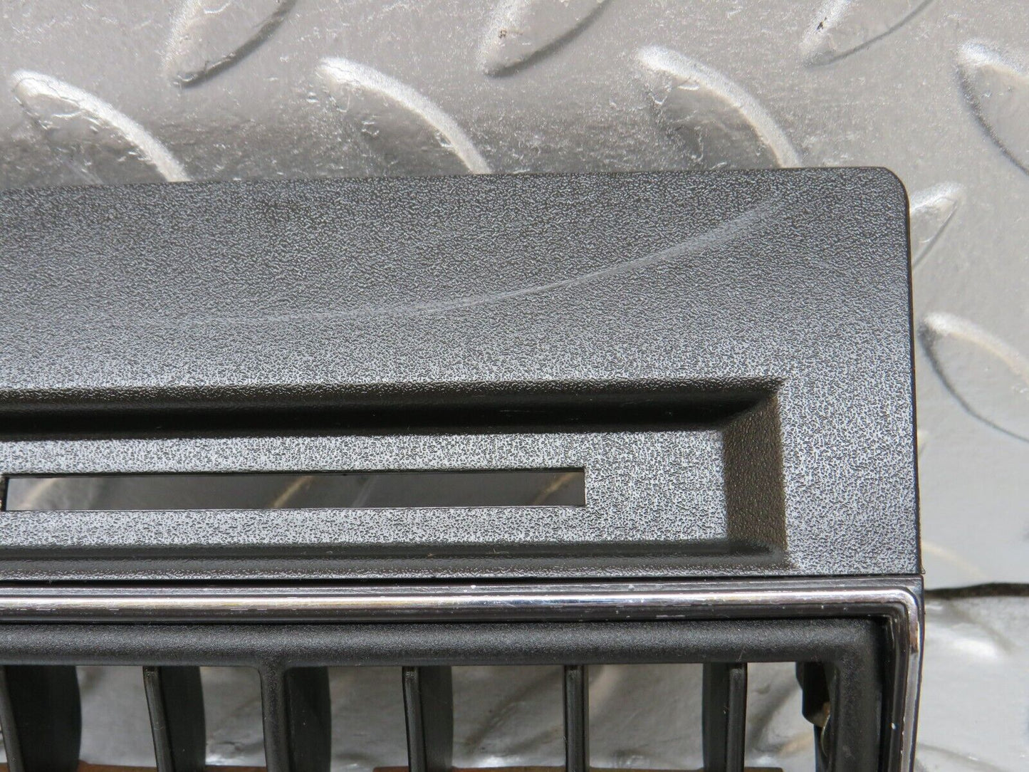 34339 Mercedes-Benz C126 380SEC Coupe Centre Console Air Vent 1268300013