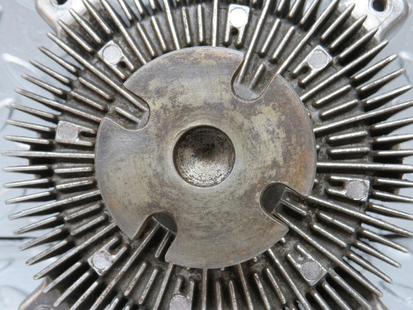 33031 Mercedes-Benz C107 R107 350 V8 Engine Cooling Fan Clutch