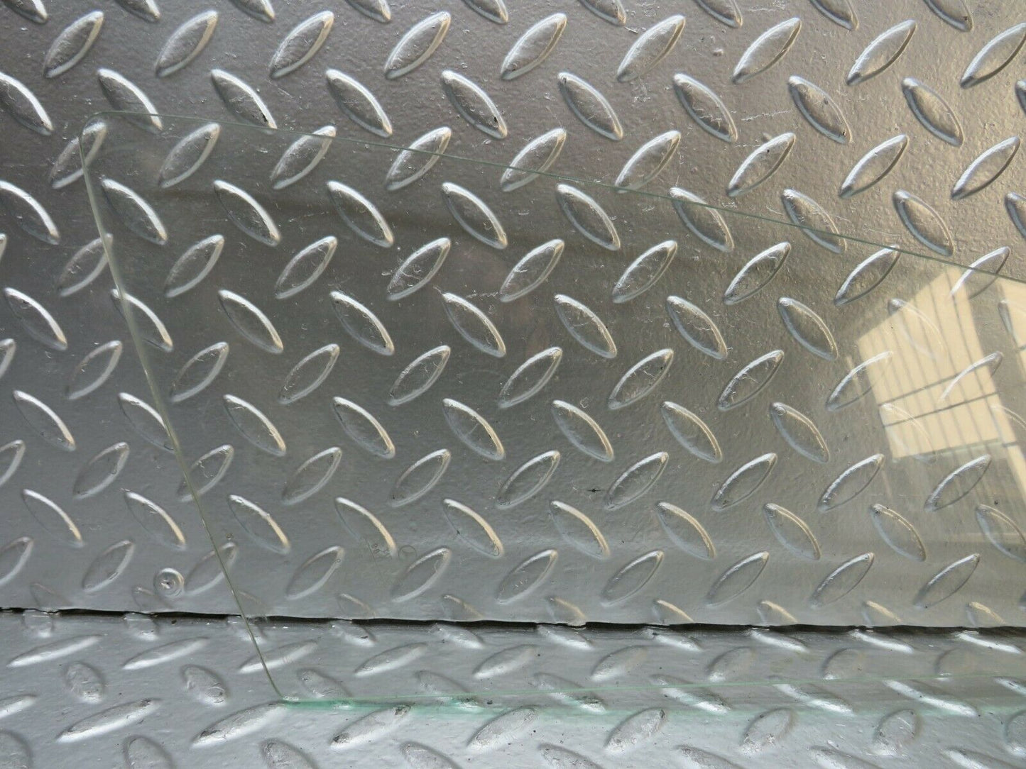 22854 Mercedes-Benz C107 450SLC Coupe Rear Right Quarter Window Glass
