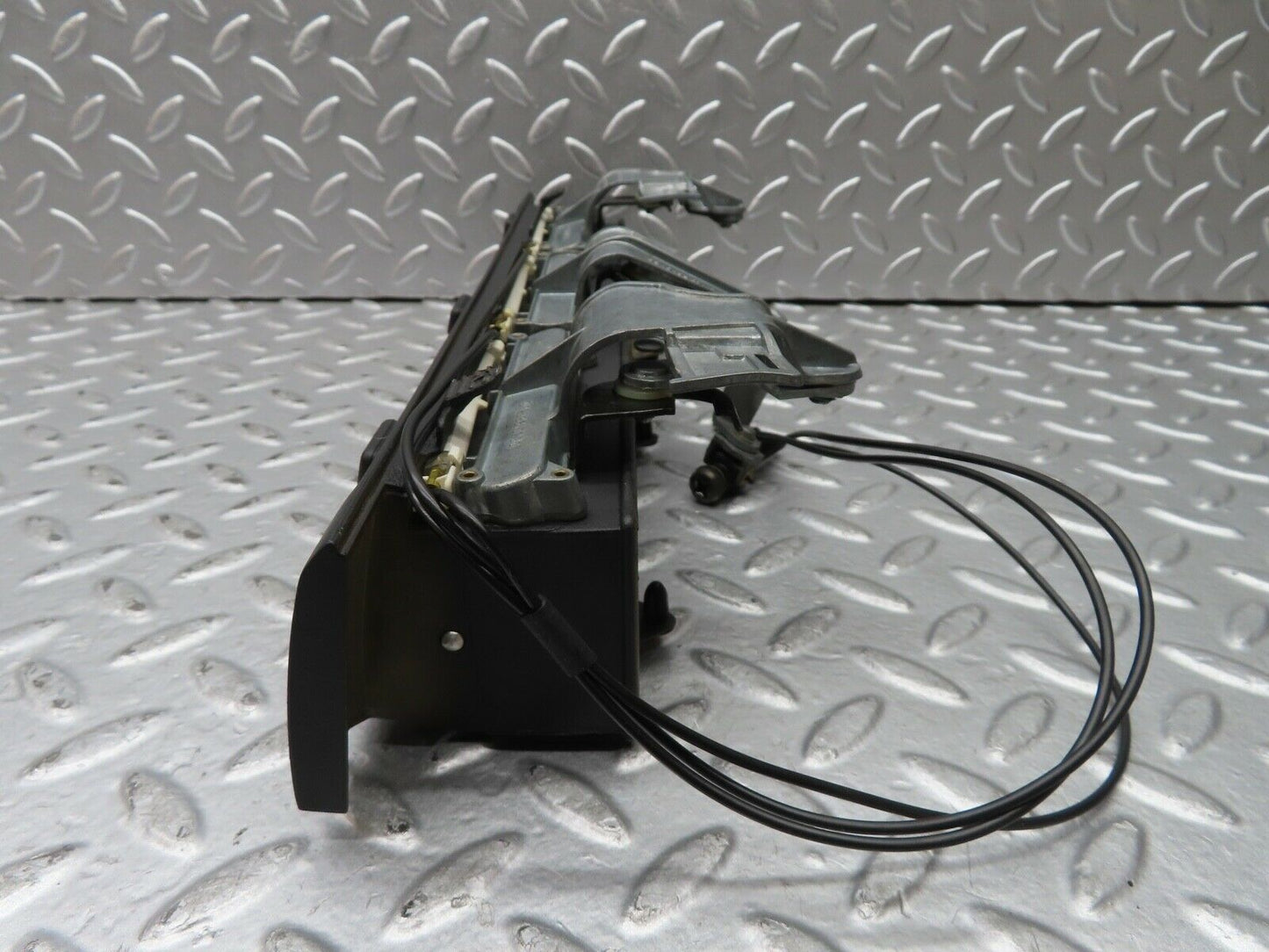 21667 Mercedes-Benz W126 300SE Dashboard Centre Air Vent 1268310030