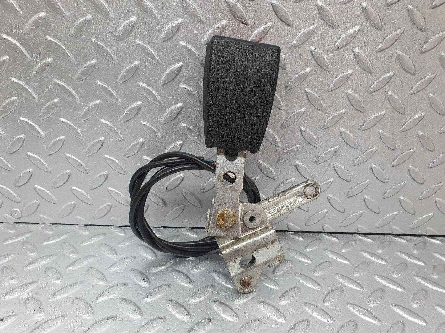 43864 Mercedes-Benz C126 380SEC Coupe Front Left Seat Belt With Buckle 1268603985 1268603269