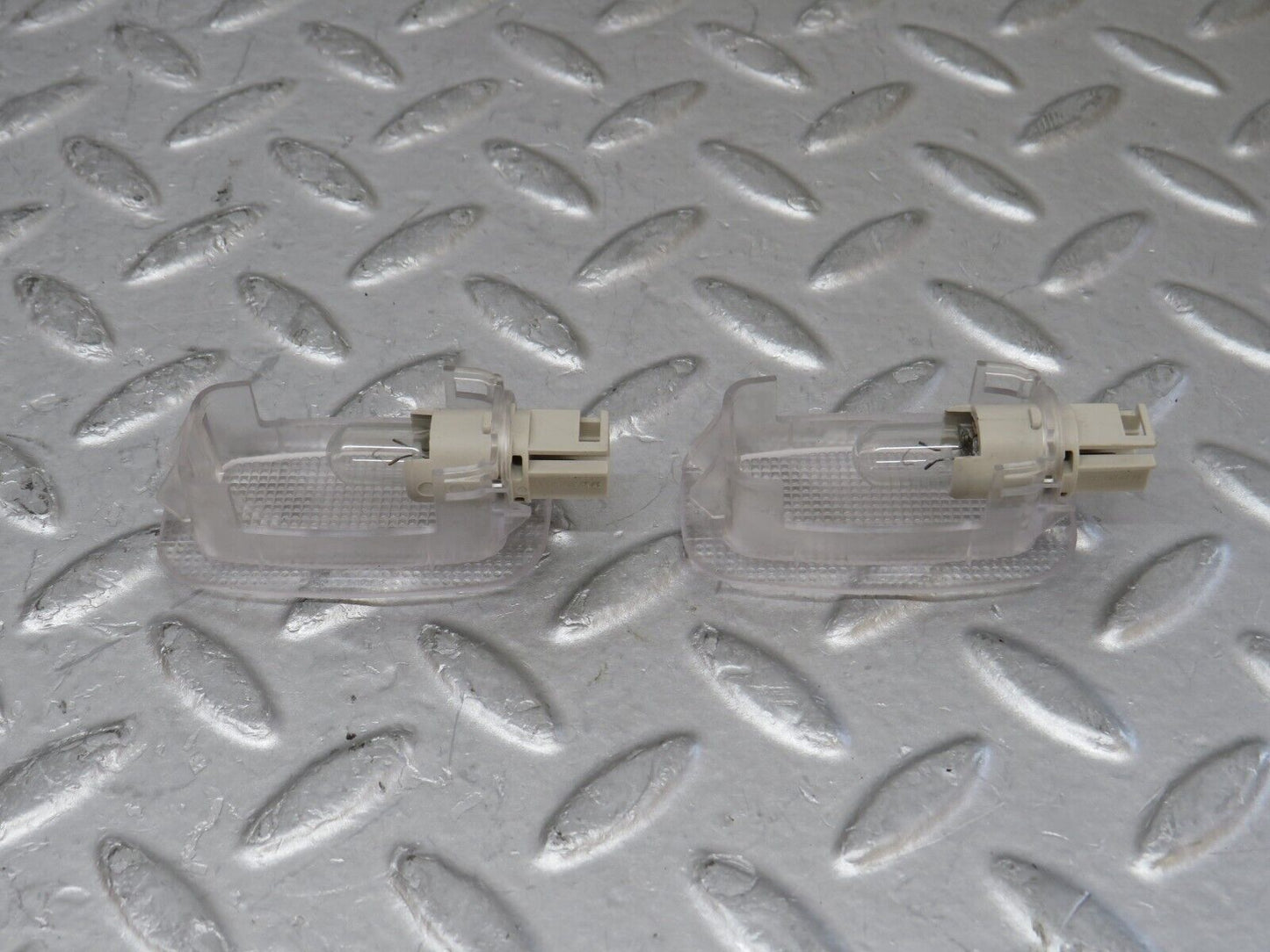 35134 Mercedes-Benz W221 Dome Light 2x 2218200401