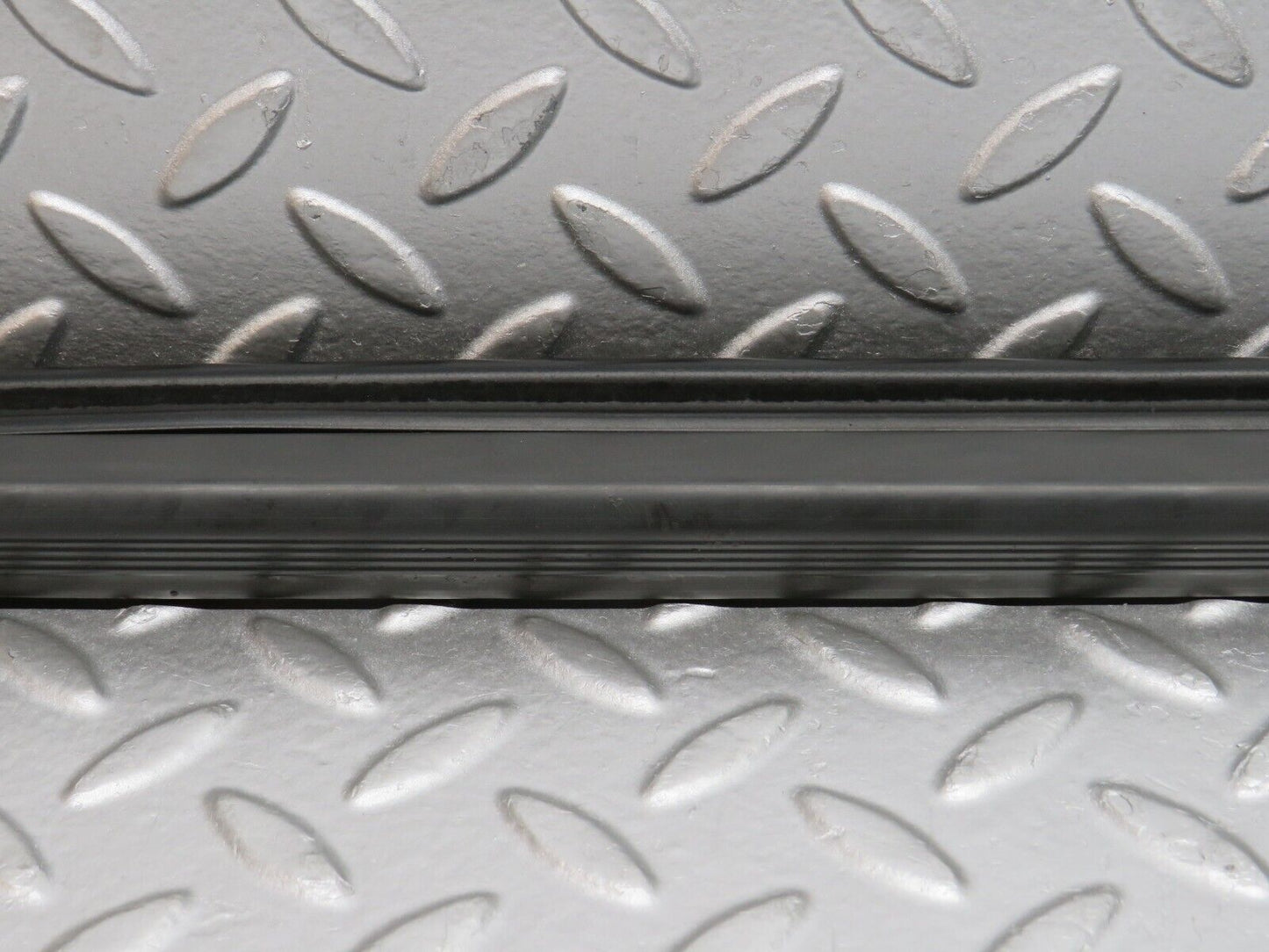 32590 Mercedes-Benz S124 300TE Wagon Door Lower Sealing Rubber Trim Right