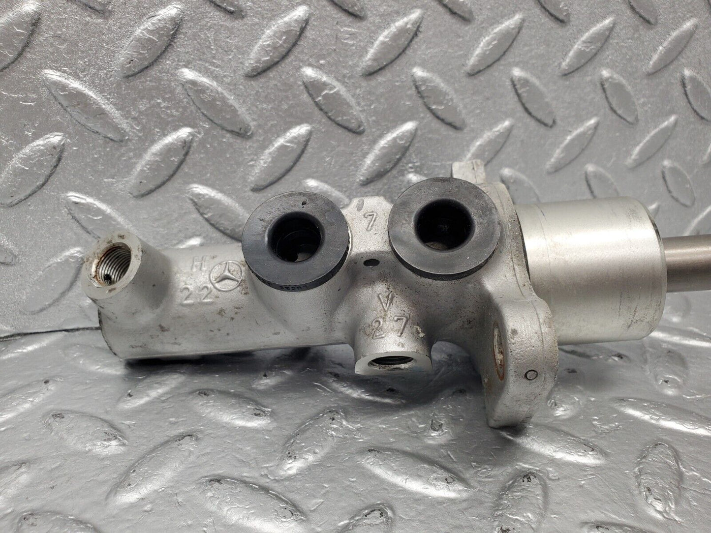 47019 Mercedes-Benz R129 320SL Coupe Brake Master Cylinder Lucas