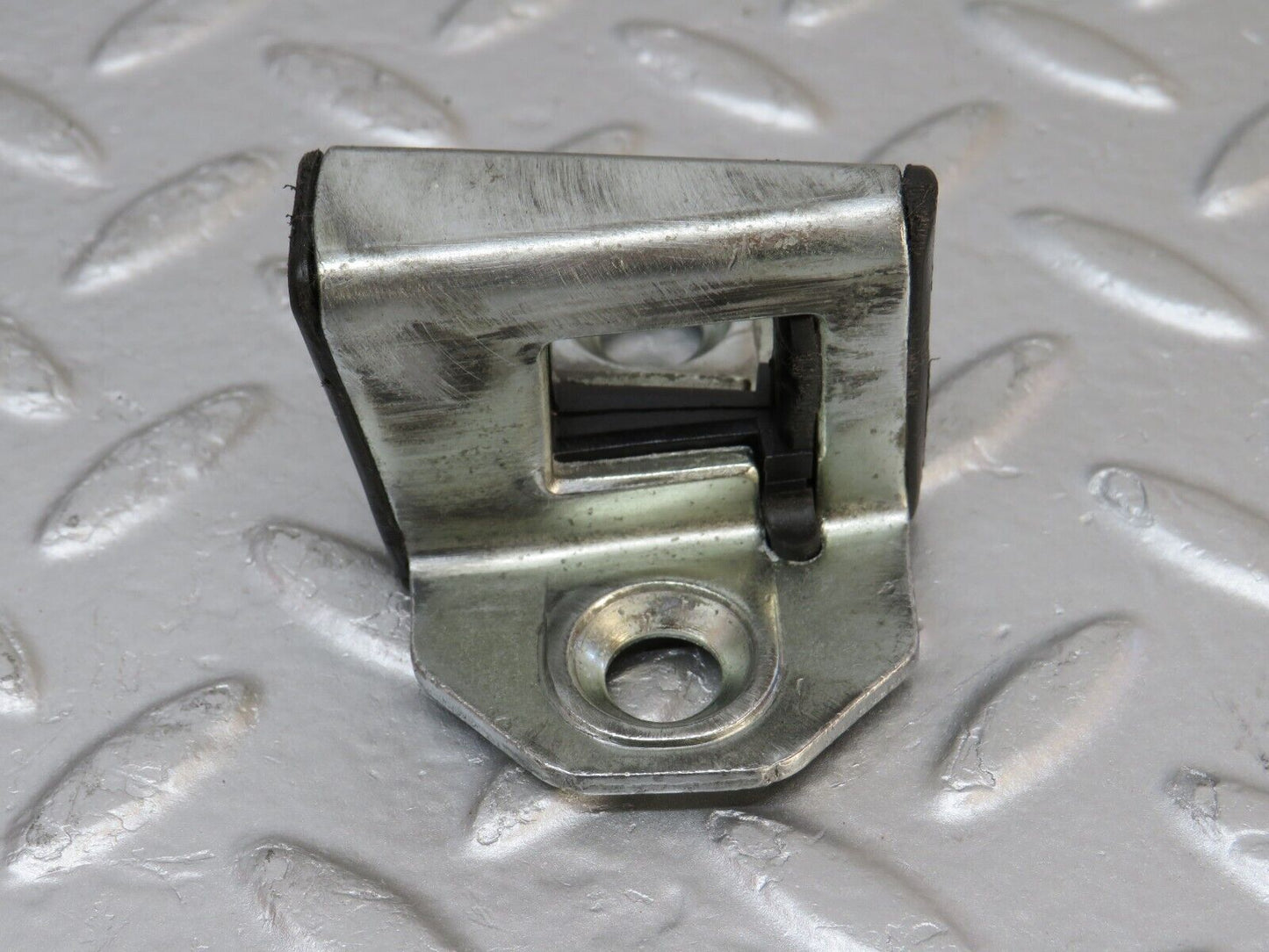 33374 Mercedes-Benz W202 C180 Door Lock Latch