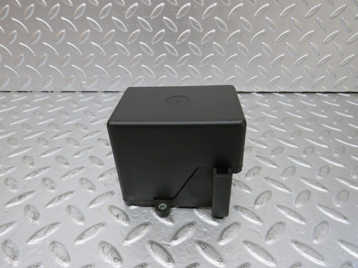 25357 Mercedes-Benz W201 190D Relay Box Cover 2015450103