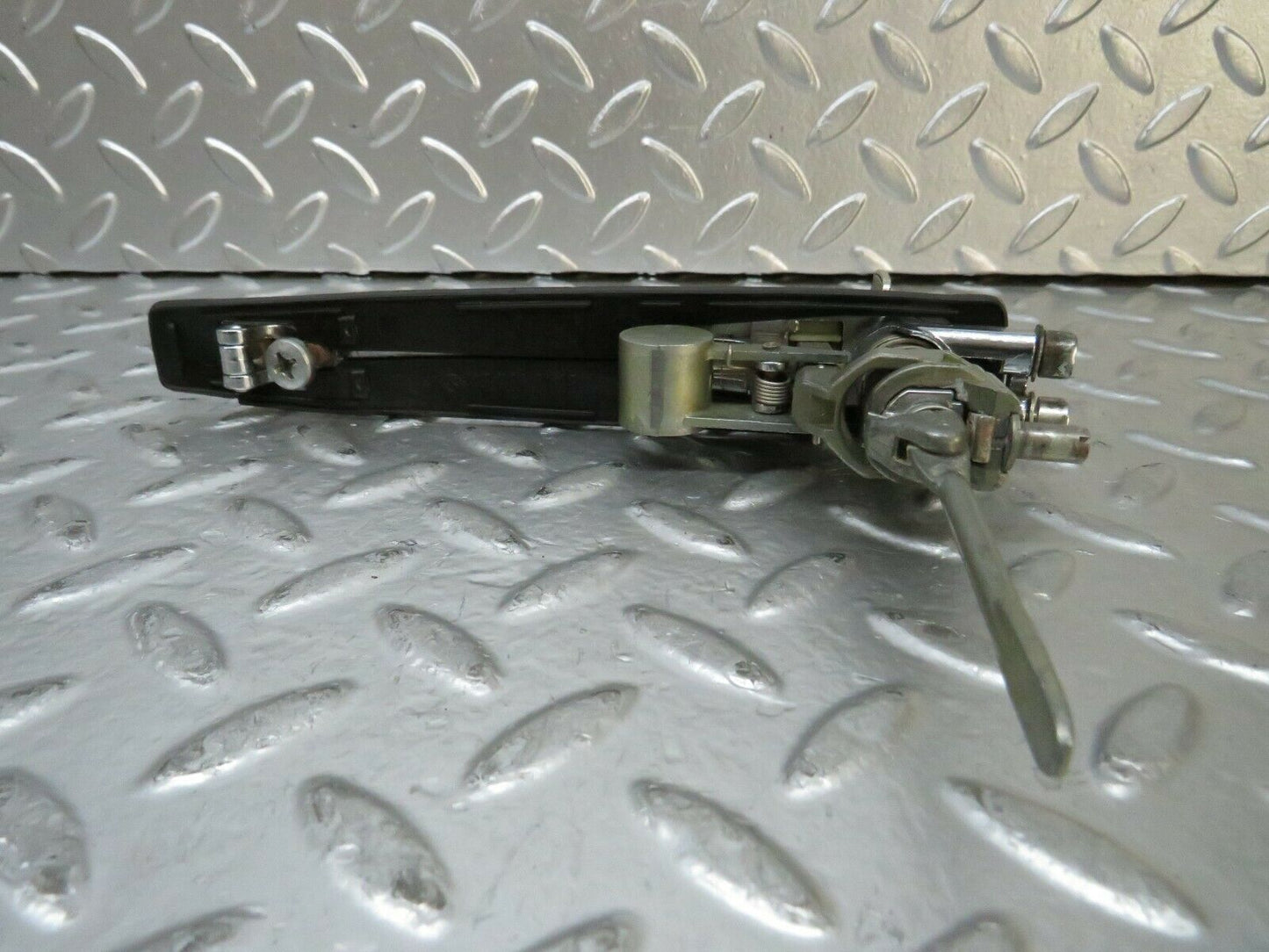 23720 Mercedes-Benz W116 350E Front Right Exterior Door Handle Key 1167600259