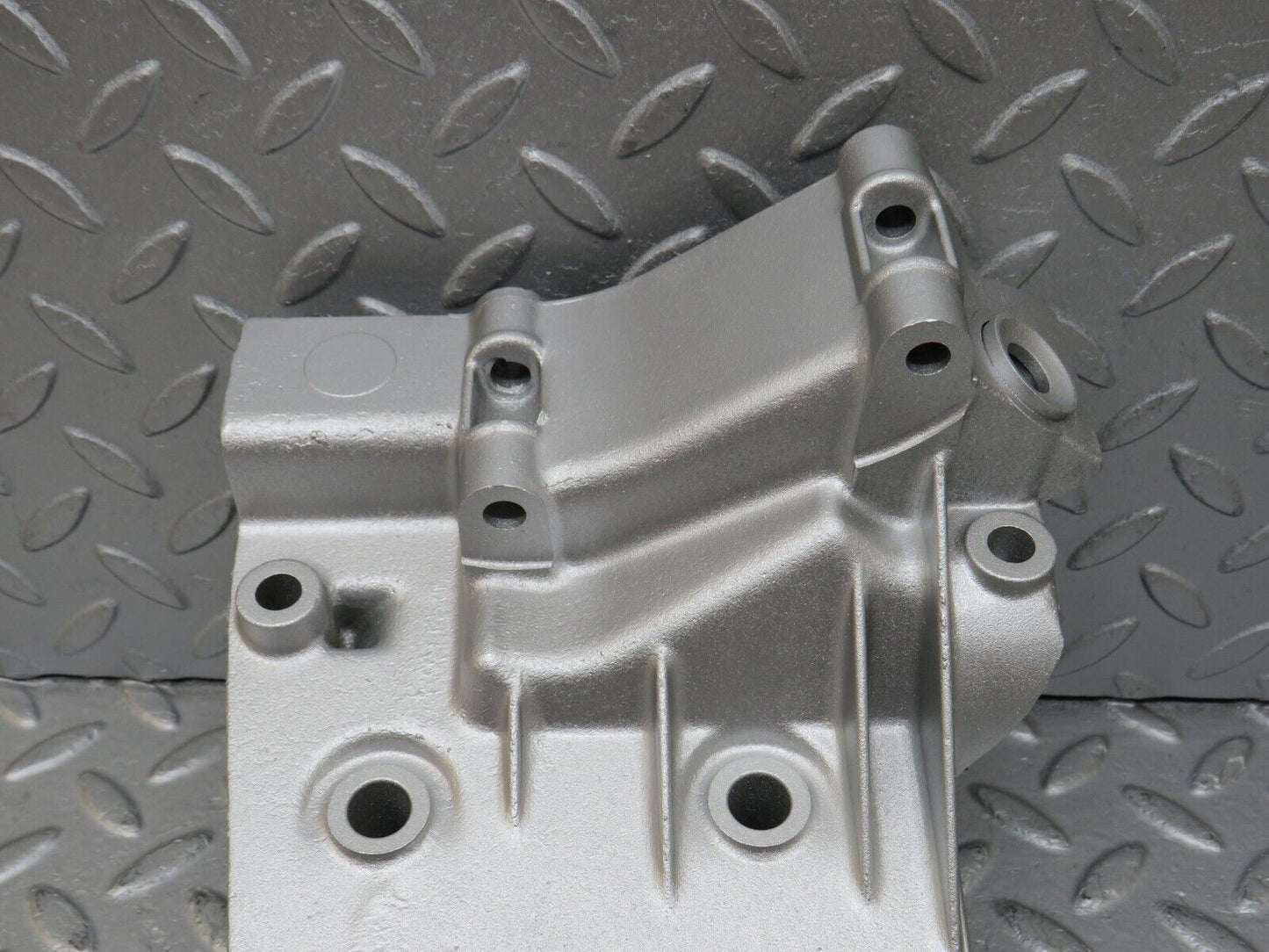36790 Mercedes-Benz W201 190E 2.0L Power Steering Pump Bracket 1022361030