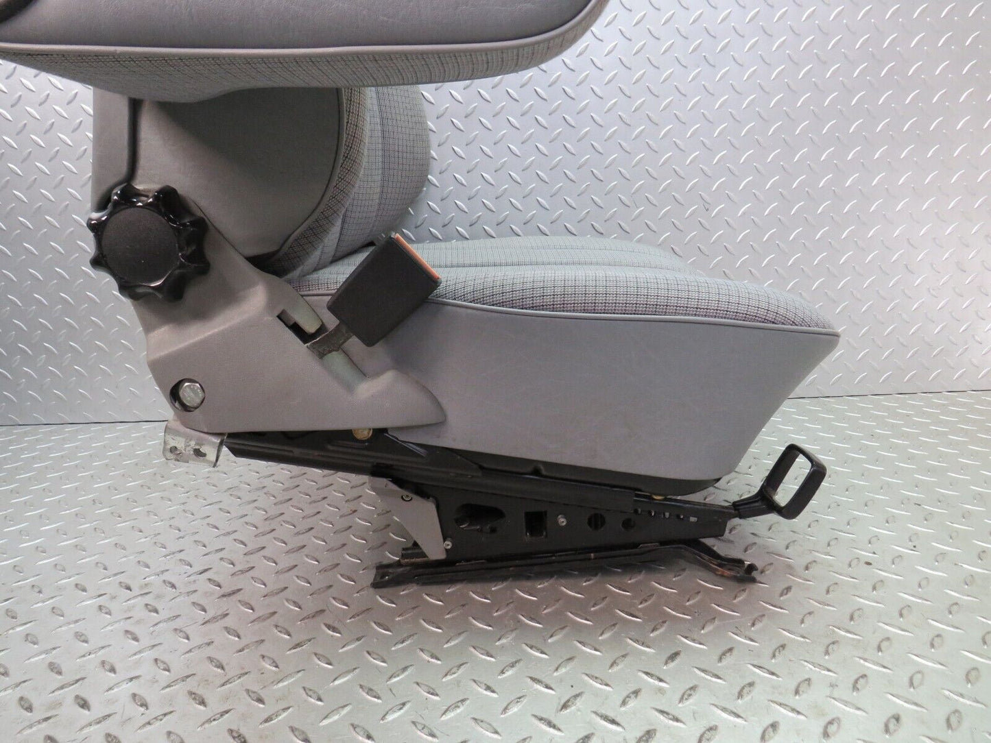 33705 Mercedes-Benz W201 190E Front Left Passenger Seat Grey