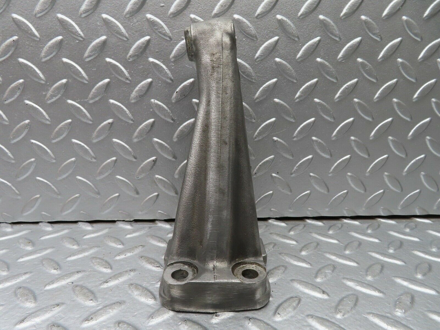 20913 Mercedes-Benz W114 250CE Coupe Engine Mount Bracket Right 1802233904