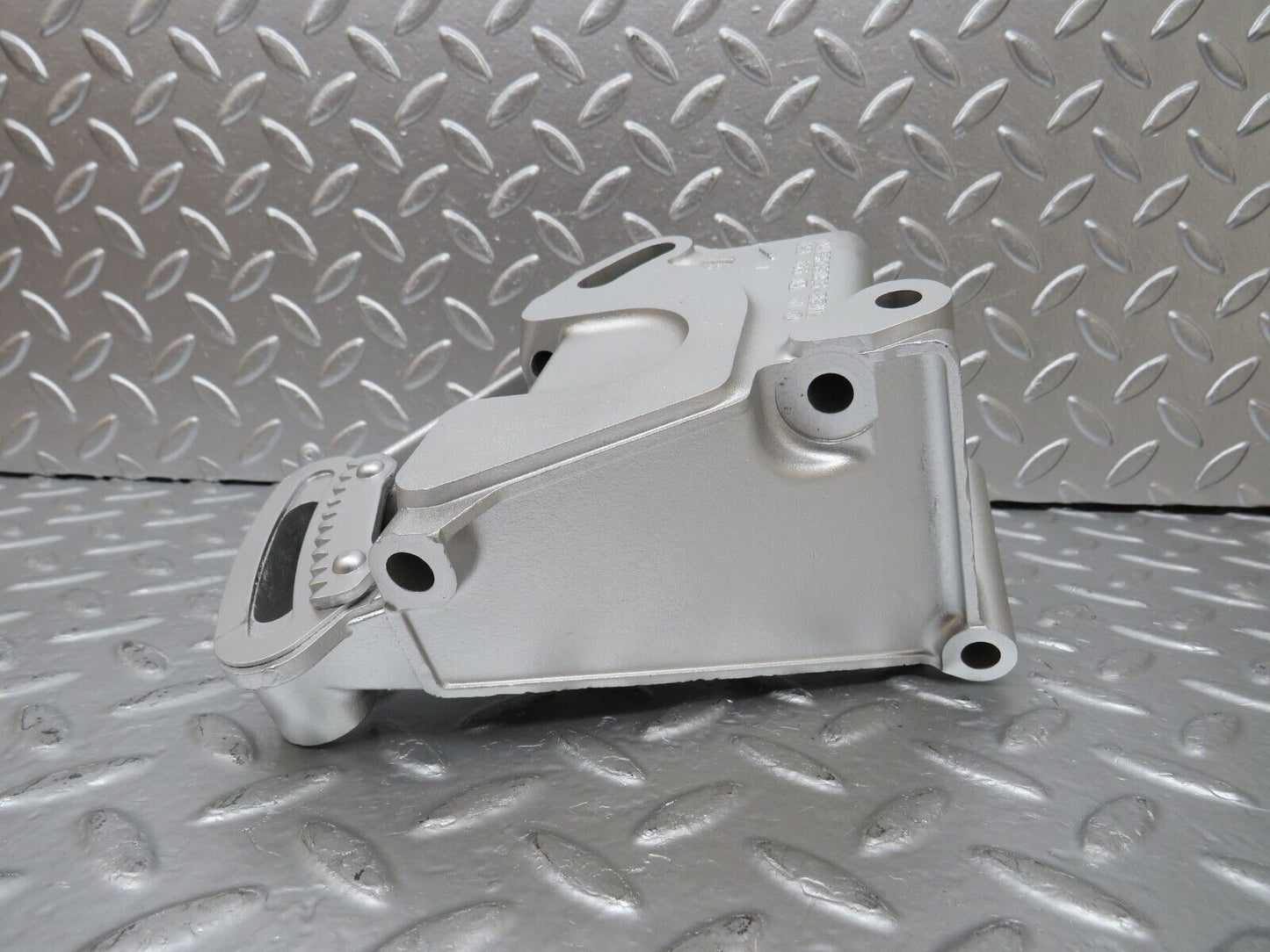 25489 Mercedes-Benz W123 200 Power Steering Pump Bracket 1234660241