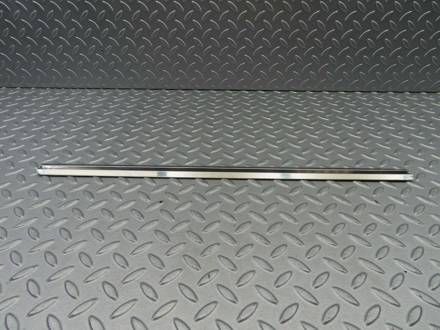 6171 Mercedes-Benz W126 380SE Sunroof Rail