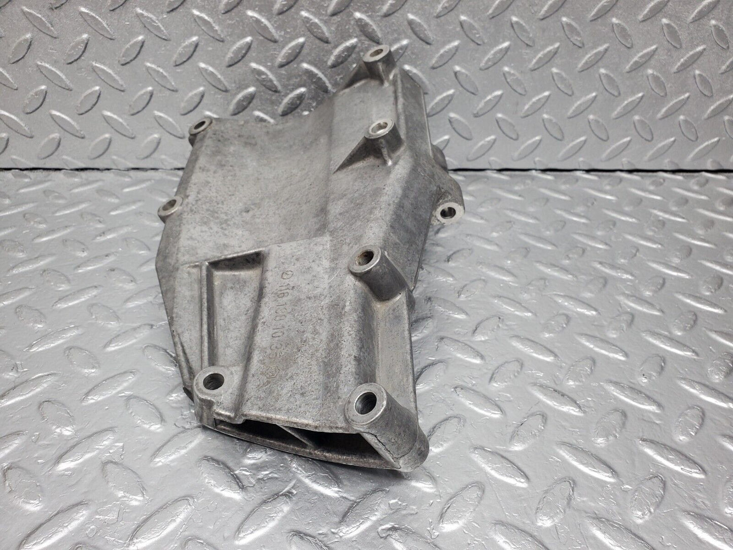 45922 Mercedes-Benz W126 420SE Air Conditioning Compressor Bracket 1161301035