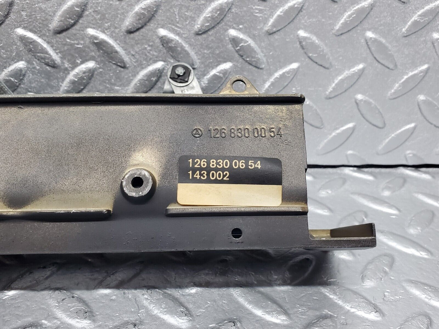 45925 Mercedes-Benz W126 420SE Dashboard Centre Air Vent 1268300654 1268310030 1268310130