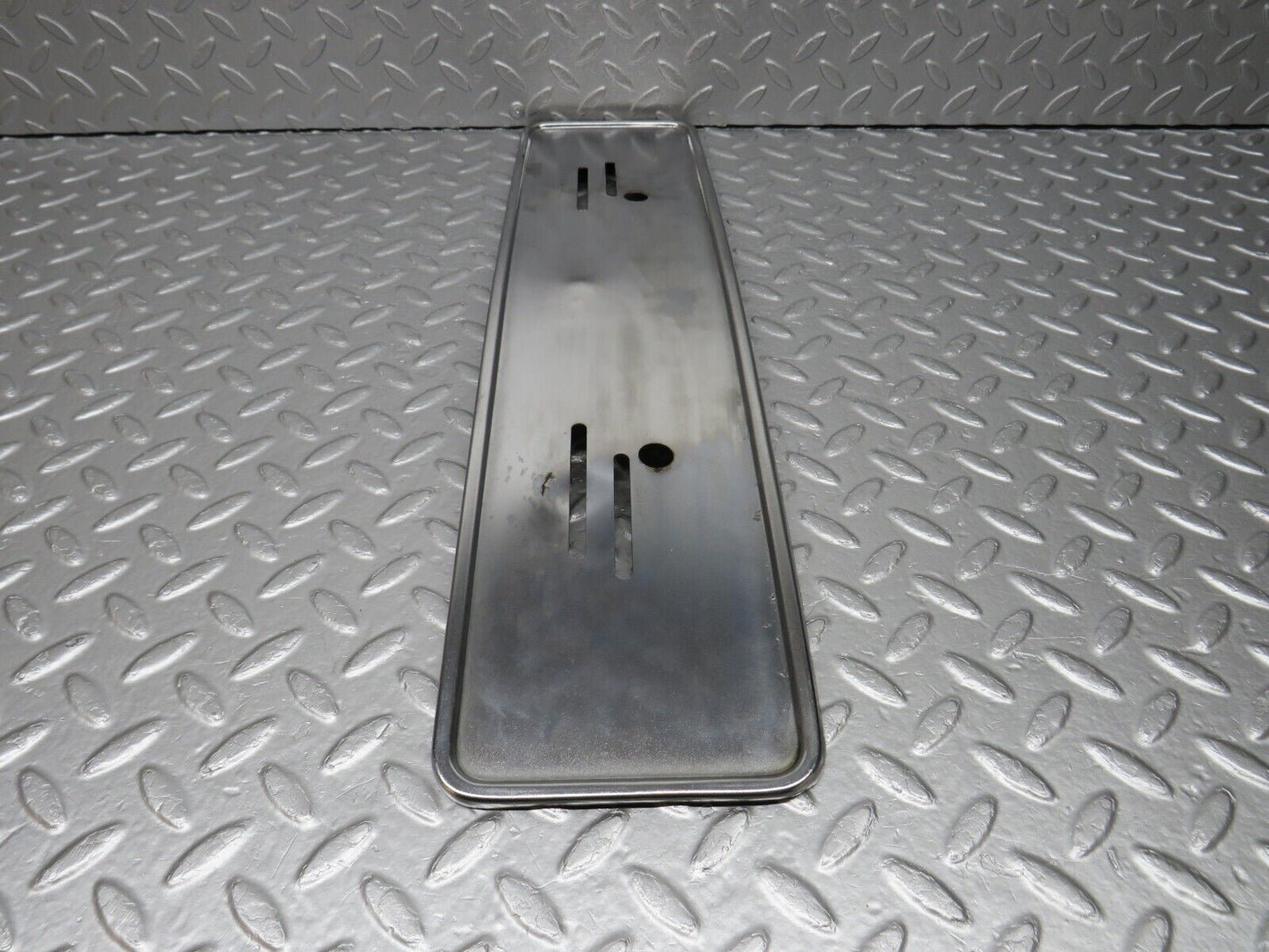 40663 Mercedes-Benz W123 300D Front Chrome Number Plate Holder