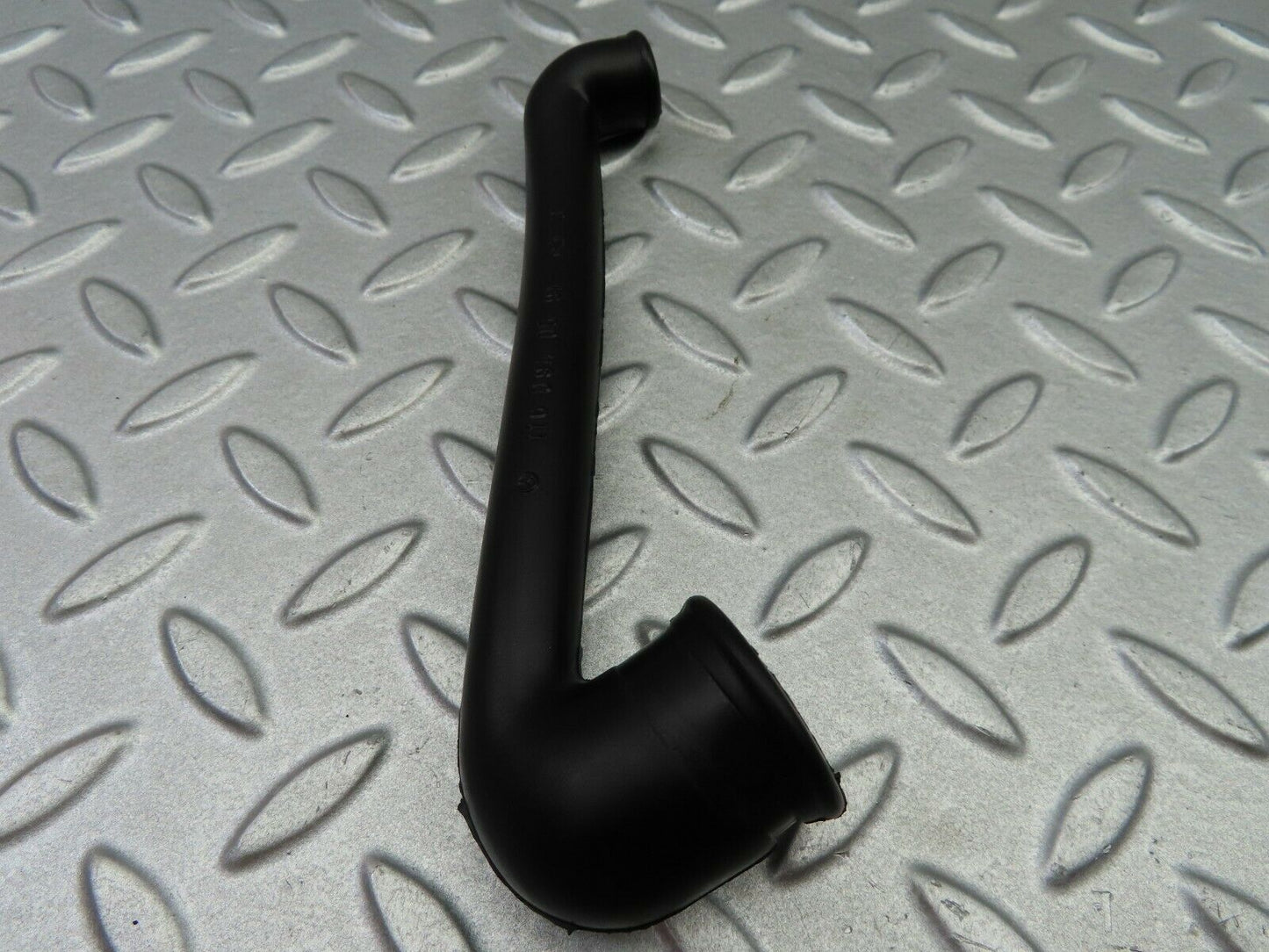 6159 Mercedes-Benz W126 380SE Air Hose For Valve Cover 1160940591
