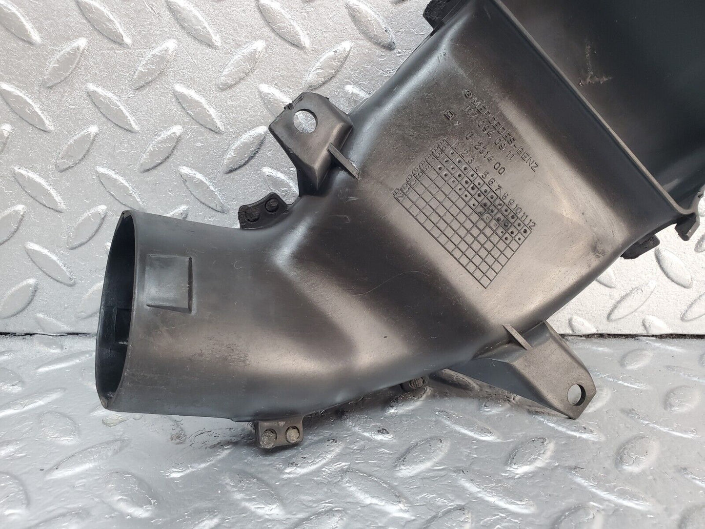 45571 Mercedes-Benz W126 420SE Air Intake Suction Pipe Left Side 1170940911