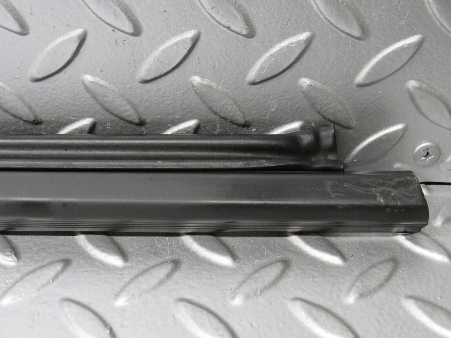 32591 Mercedes-Benz S124 300TE Wagon Door Lower Sealing Rubber Trim Left
