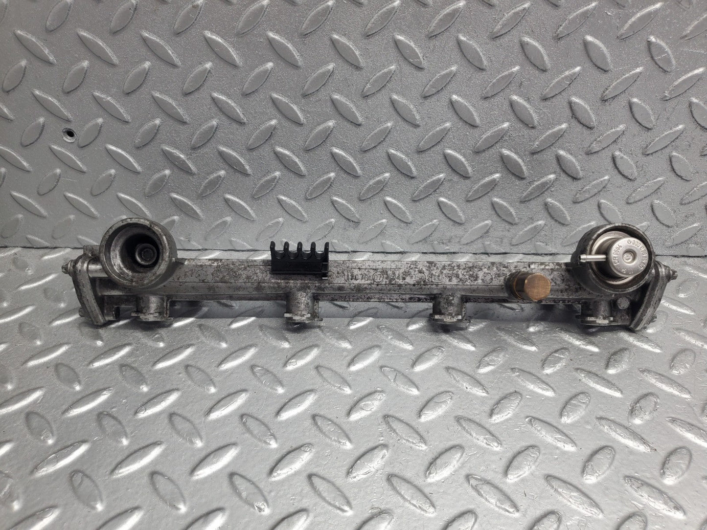 W124 Wagon fuel injector rail used OEM