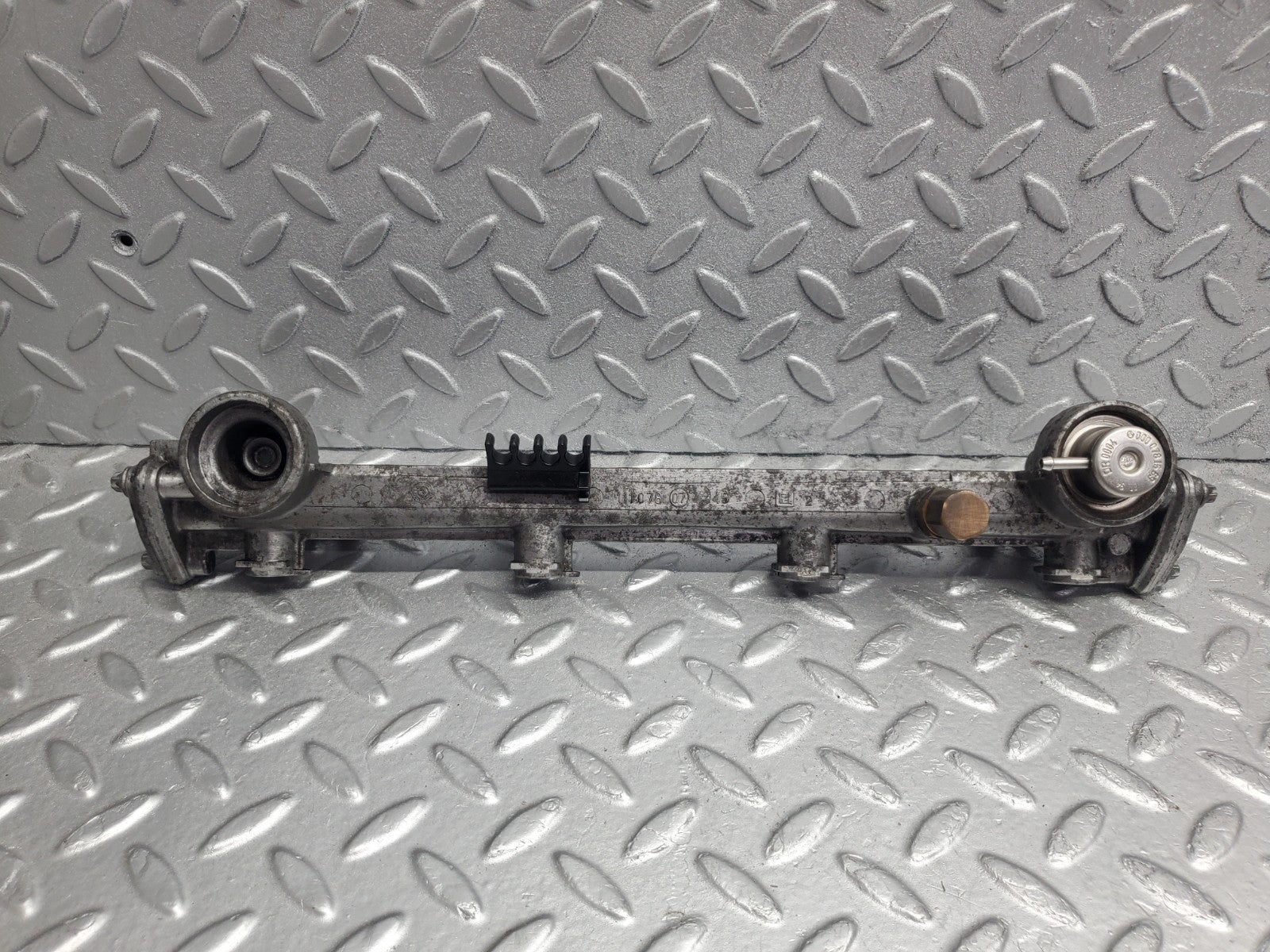 W124 Wagon fuel injector rail used OEM