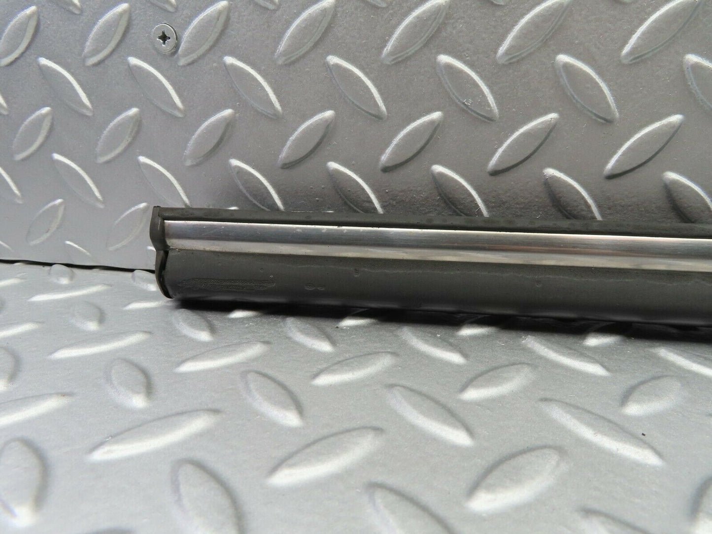 6866 Mercedes-Benz C107 350SLC Coupe Right Door Centre Moulding Trim