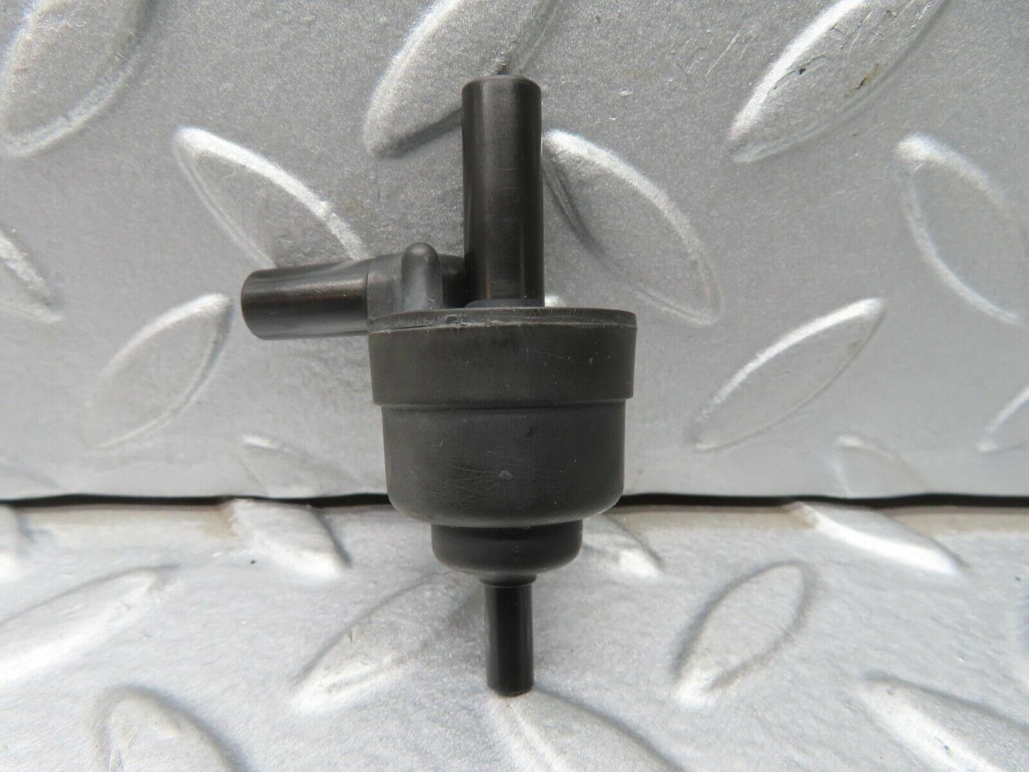 13142 Mercedes-Benz W111 220S Engine Crankcase Vent Valve 1074700893