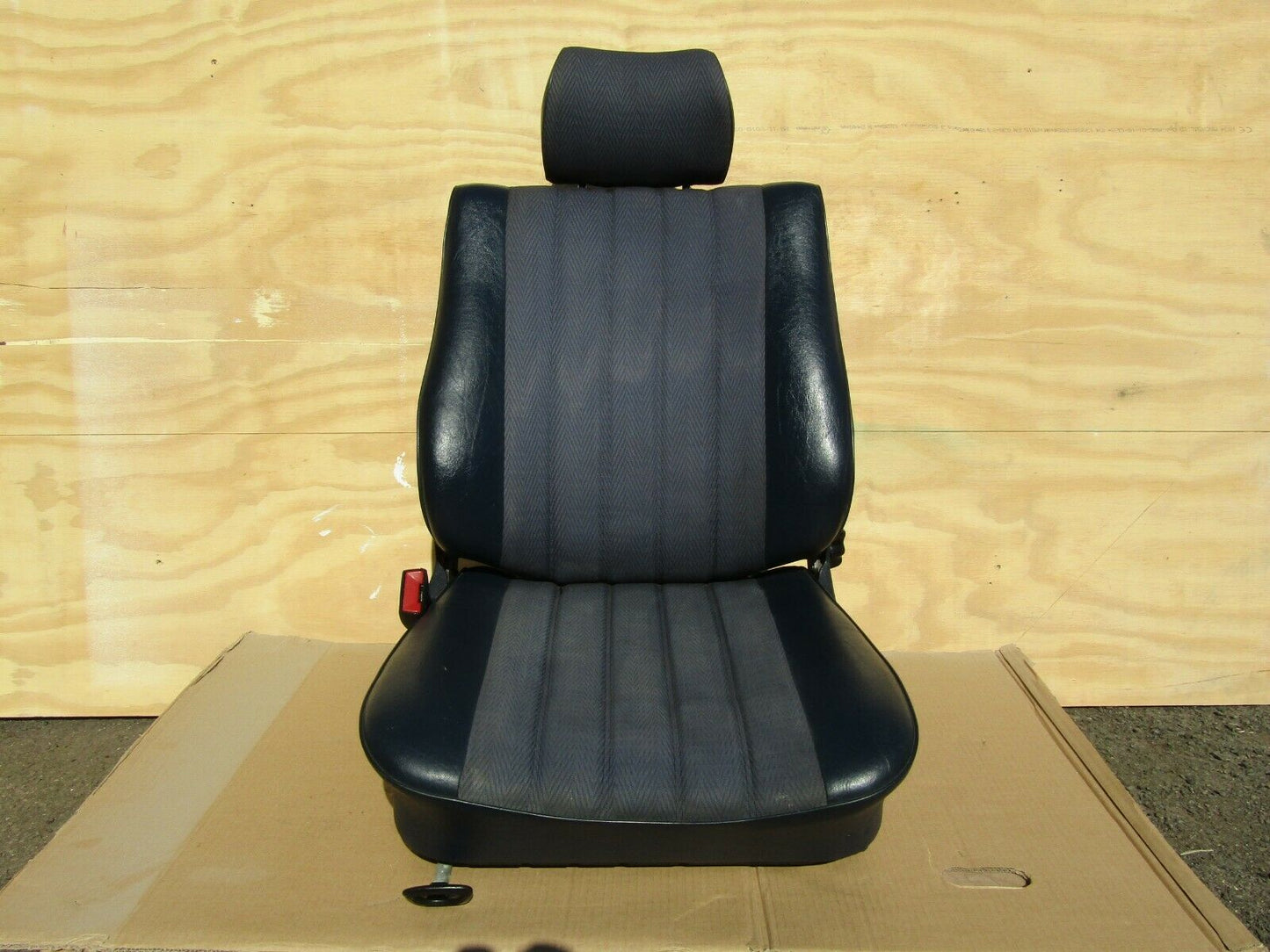 1425 Mercedes-Benz V123 240D LWB Passenger Left Side Seat Blue Fabric Material