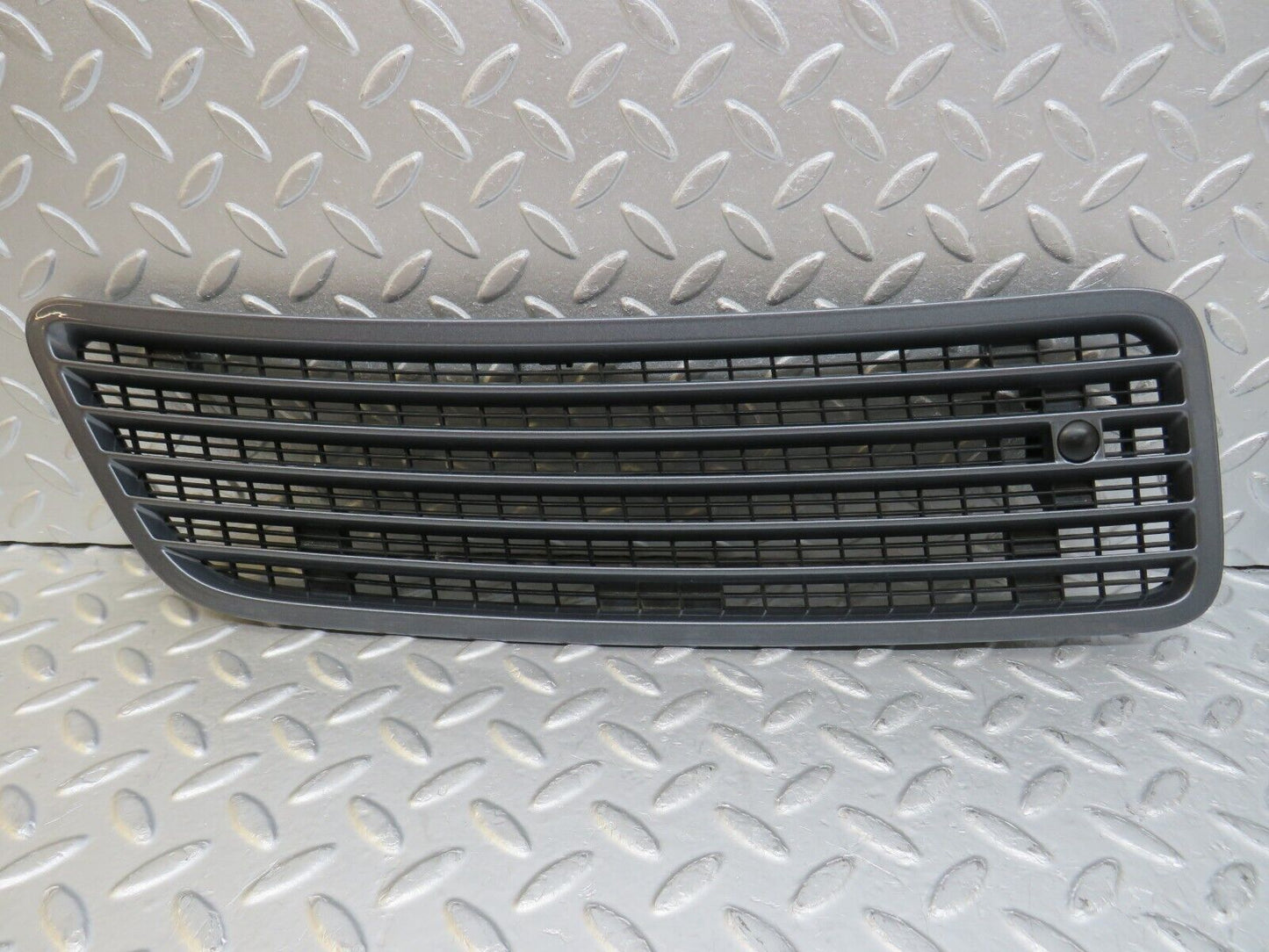 35196 Mercedes-Benz W221 Bonnet Upper Grill Pair 2218800305 2218800205