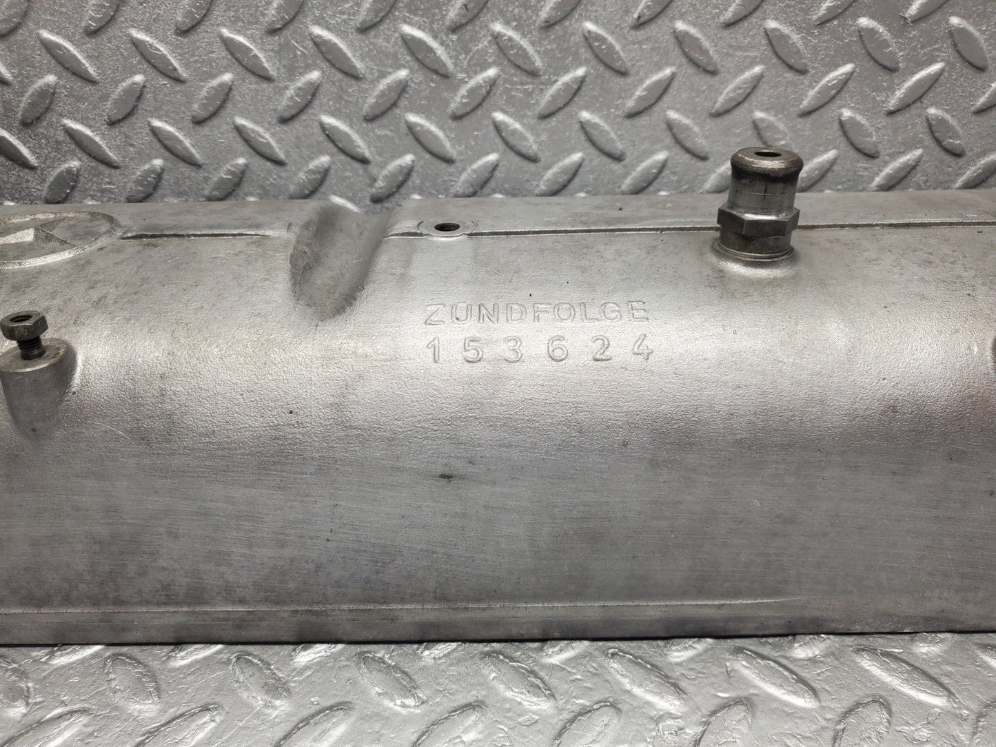 W112 cylinder head cover used OEM