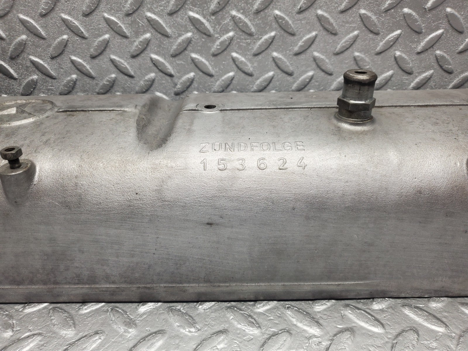 W112 cylinder head cover used OEM