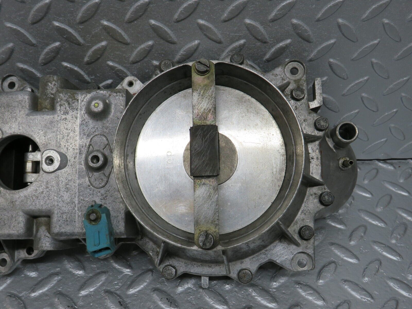 40054 Mercedes-Benz R107 350SL Air Flow Mass Meter Sensor Bosch 0438120062 1171410590
