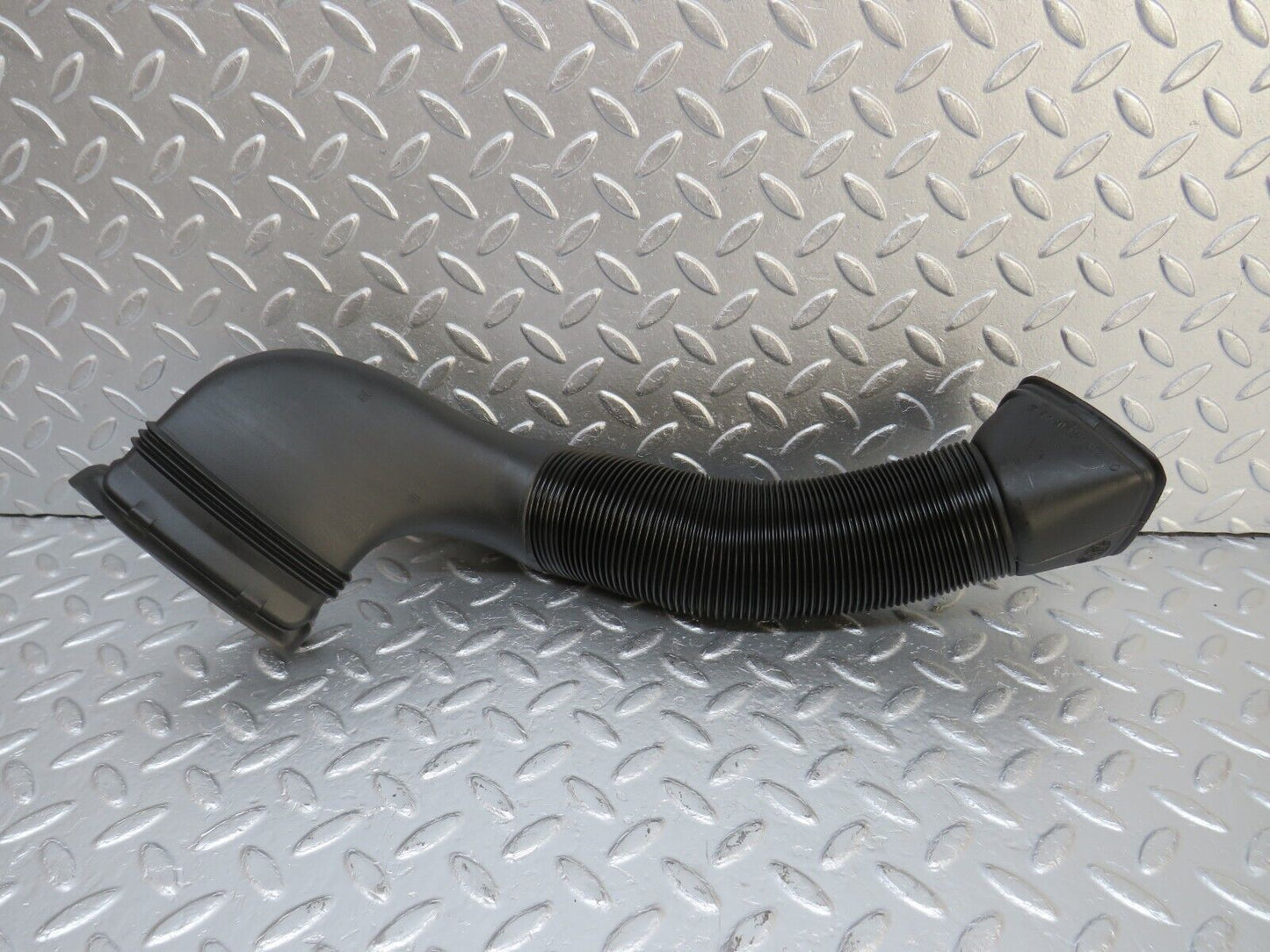 33584 Mercedes-Benz W201 190E 2.0L Air Duct Pipe Hose Right 2018311846 2018311646