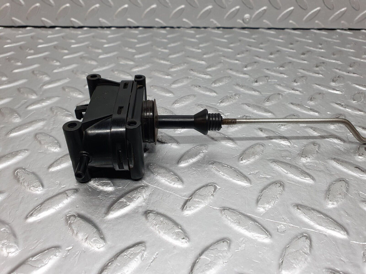 41080 Mercedes-Benz W126 300SE Rear Right Door Lock Vacuum Actuator & Knob