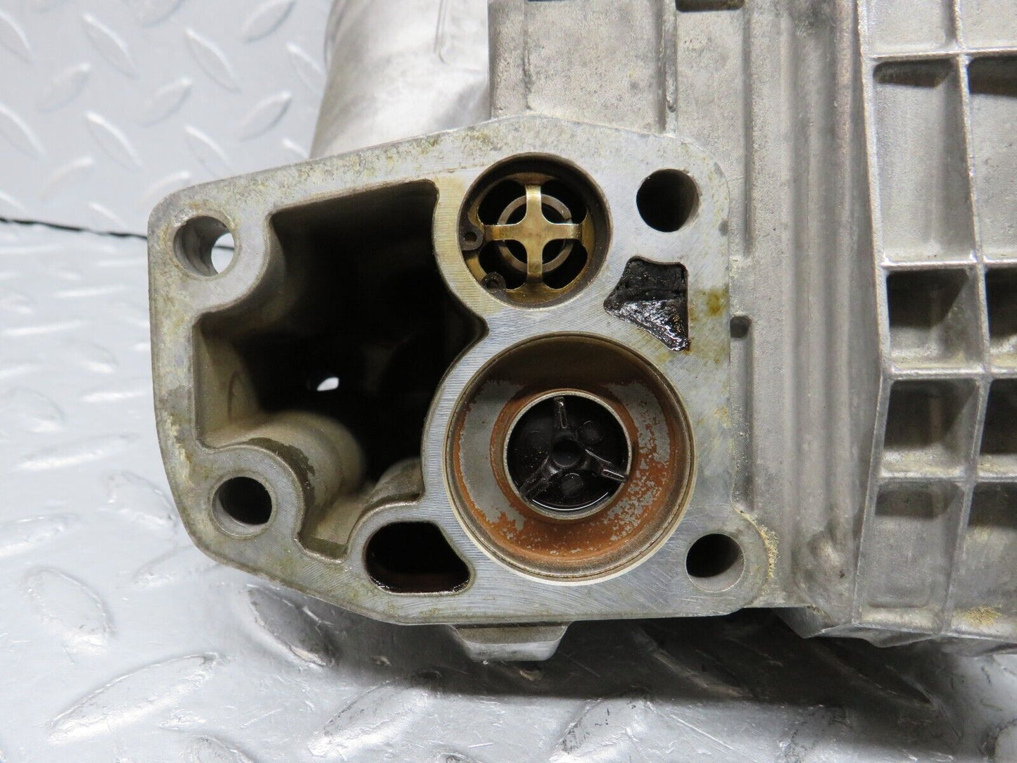 38621 Mercedes-Benz R129 280SL Coupe Oil Filter Housing 1041840608