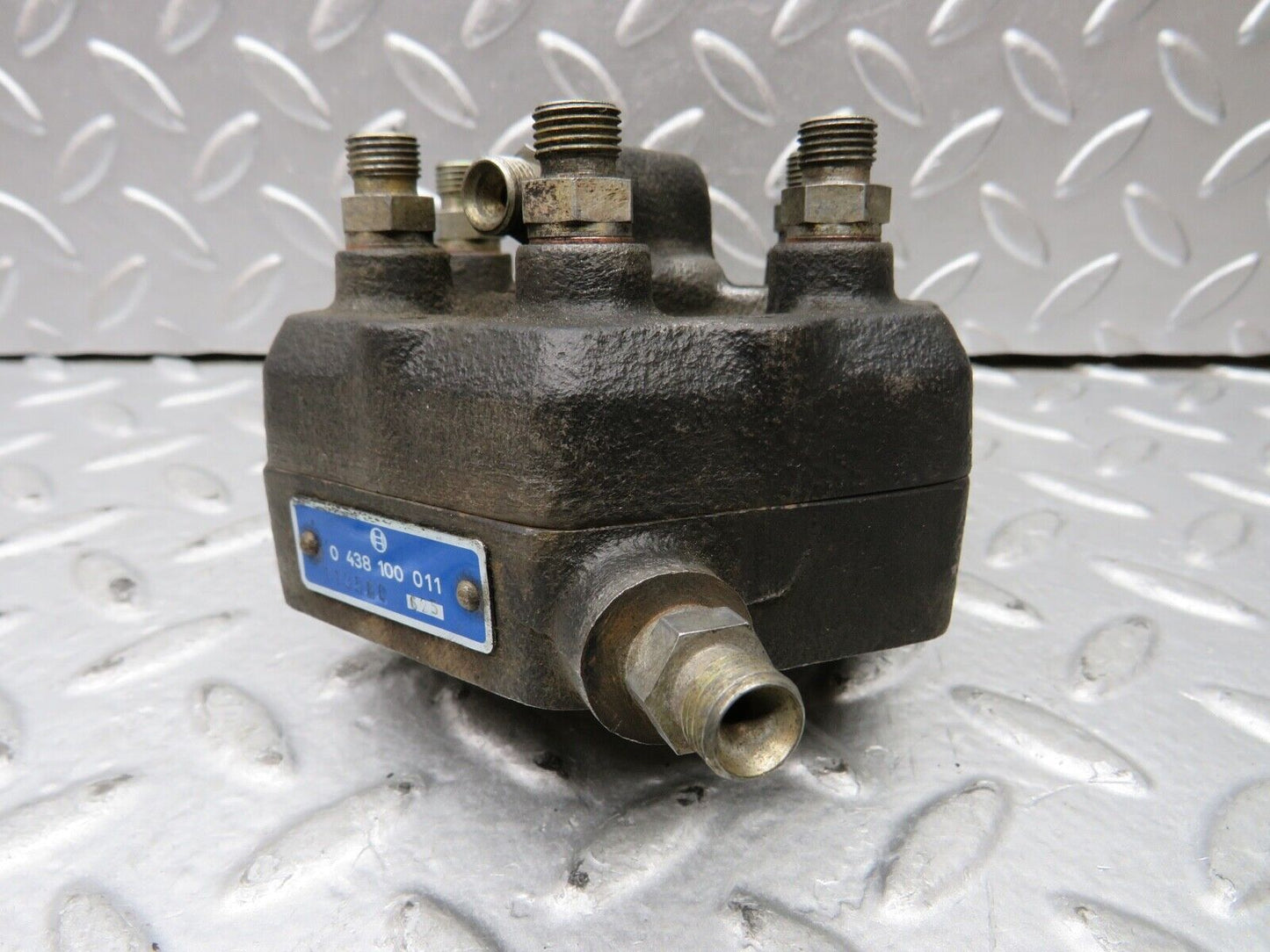 W123 fuel distributor used OEM