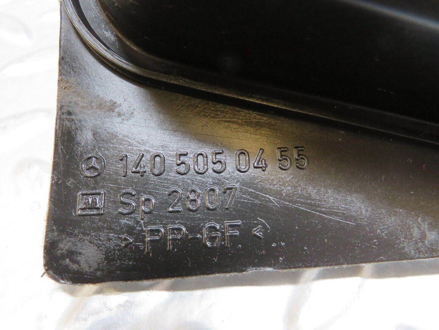 24647 Mercedes-Benz W140 S320 Radiator Fan Shroud 1405050455