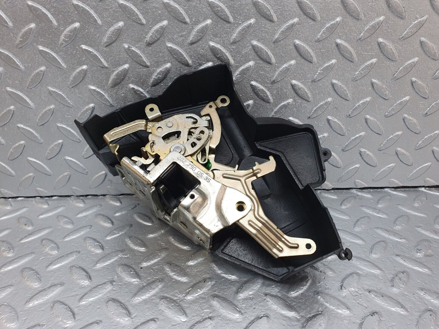 42011 Mercedes-Benz W202 C200 Rear Left Door Lock Mechanism 2027330308