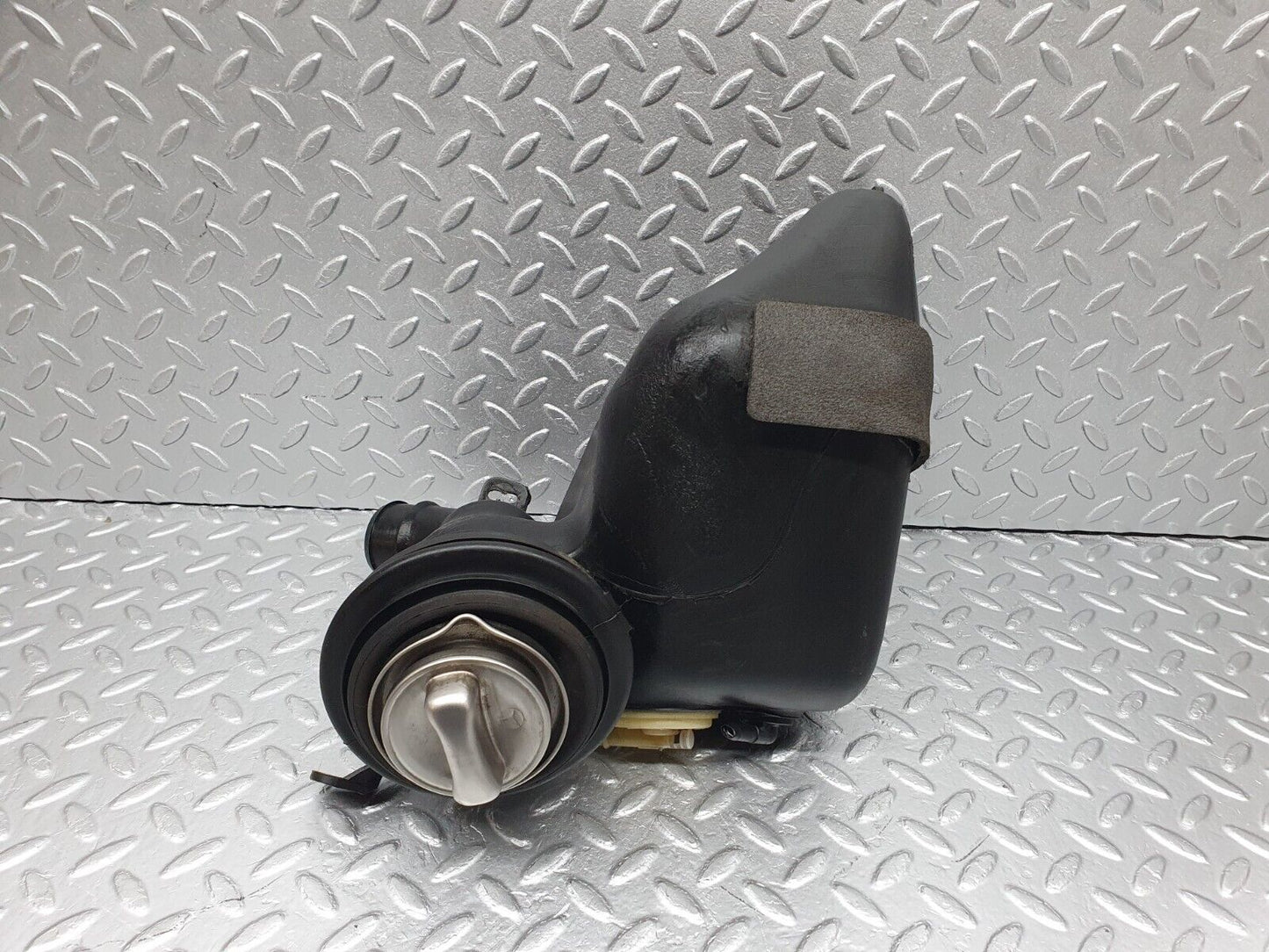 41775 Mercedes-Benz W202 C200 Fuel Filling Pipe Expansion Tank 2024701389