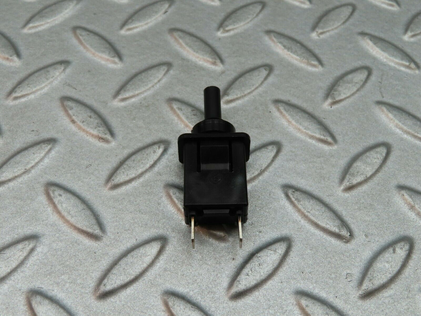 5760 Mercedes-Benz W123 200 Trunk Door Contact Switch 0008213152