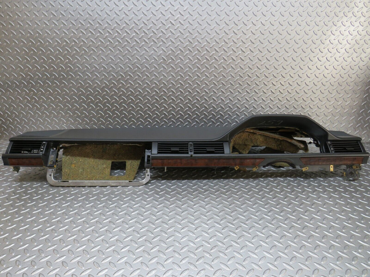 25962 Mercedes-Benz W124 280E Dashboard Black