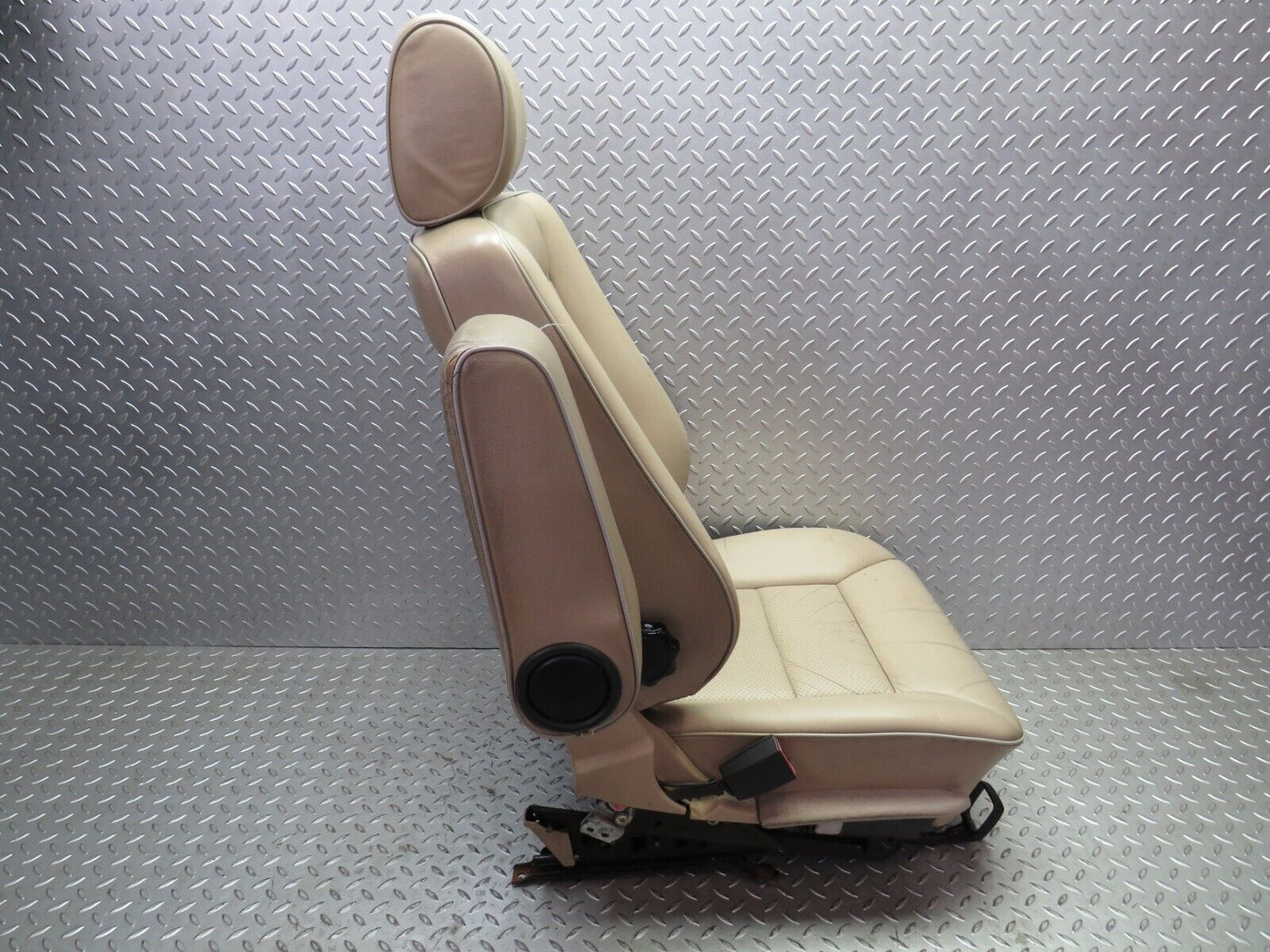 27712 Mercedes-Benz S124 300TE Wagon Front Left Passenger Seat Beige Leather