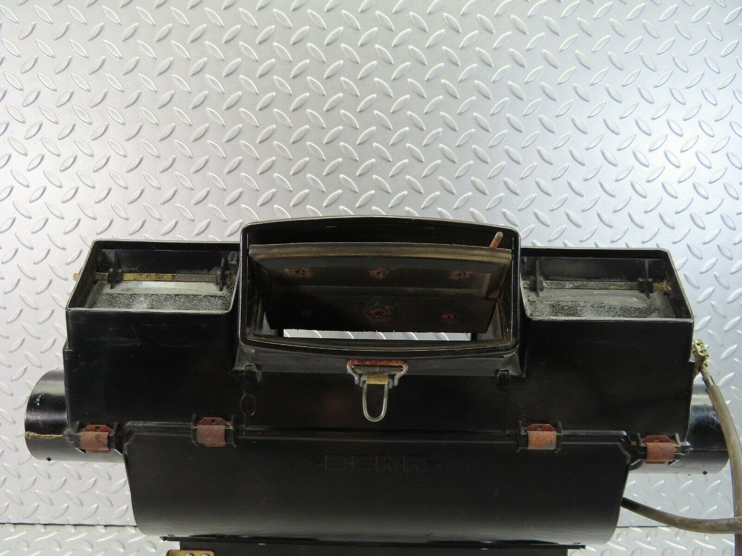 8048 Mercedes-Benz W115 220D Heater Box Blower Housing Behr