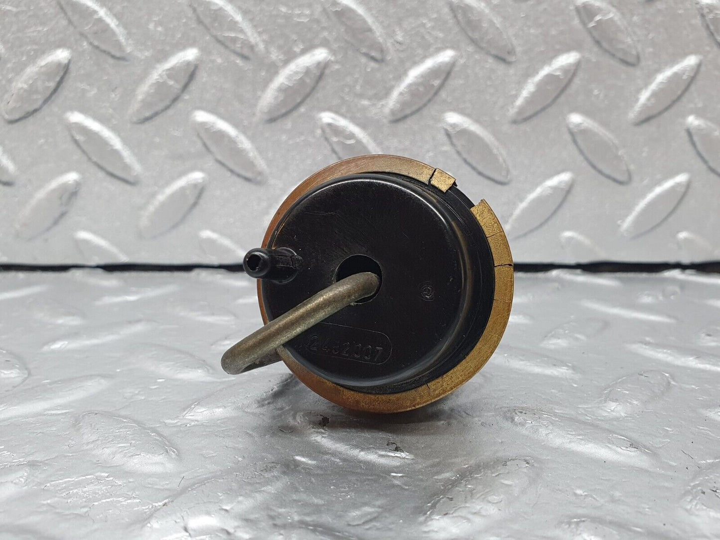 43126 Mercedes-Benz W108 280SE Fuel Tank Flap Cap Vacuum Actuator