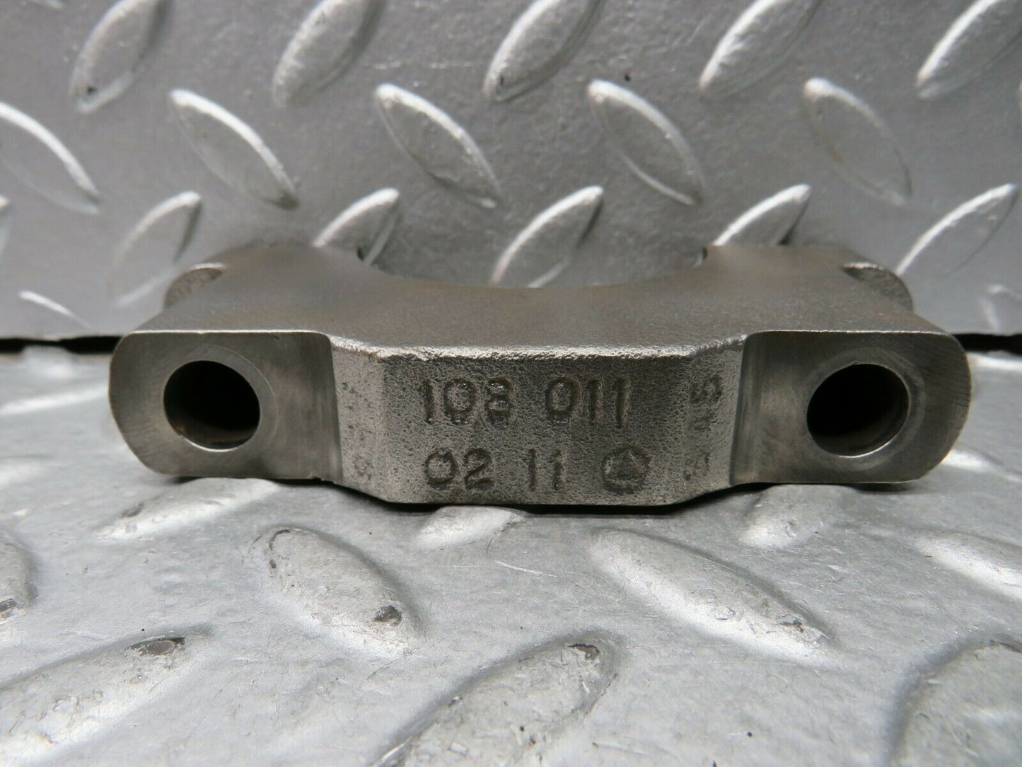 22117 Mercedes-Benz S123 280TE Crankshaft Bearing Holder Block 1080110211