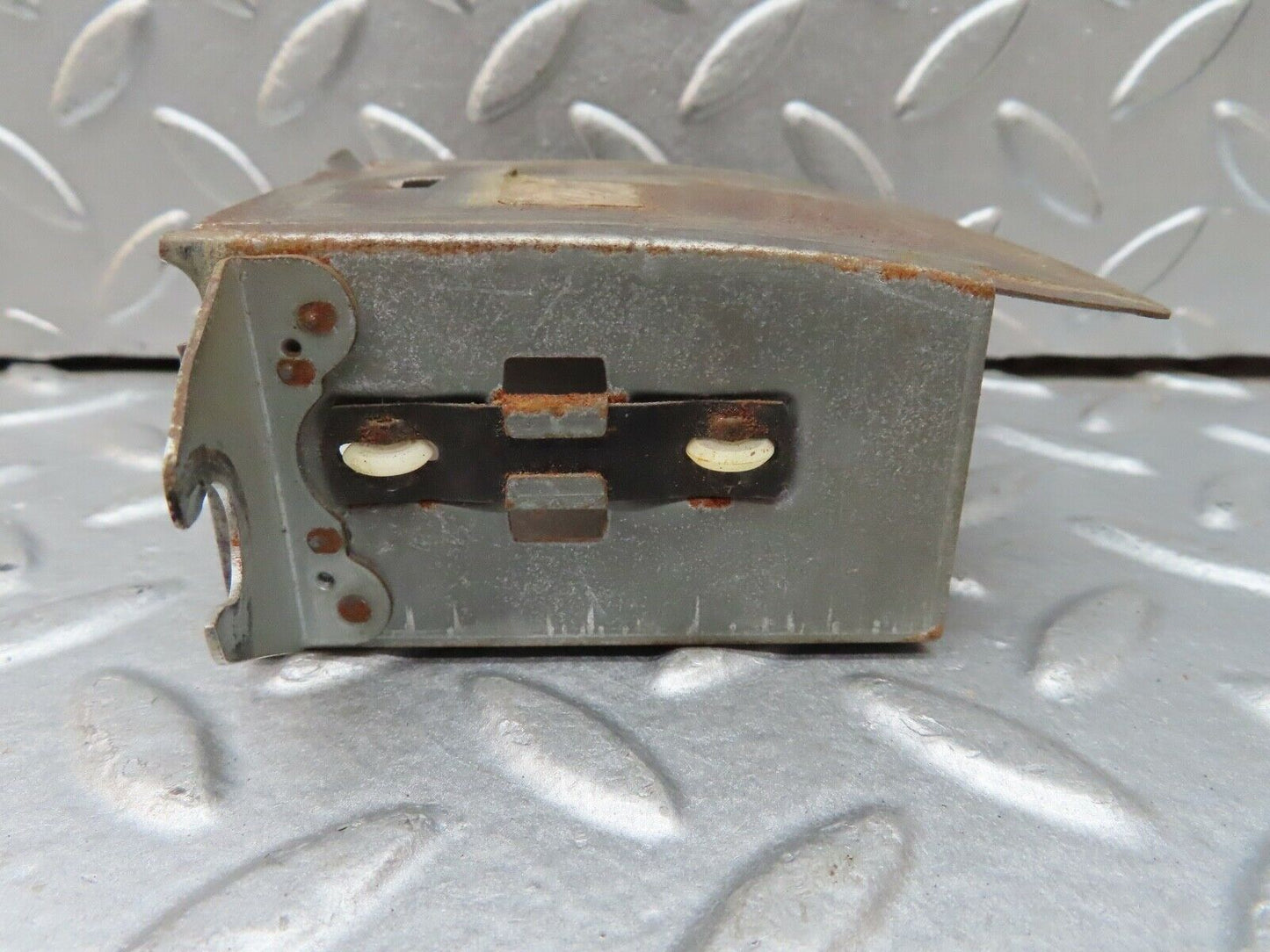 18511 Mercedes-Benz W111 220SE Coupe Ashtray Housing