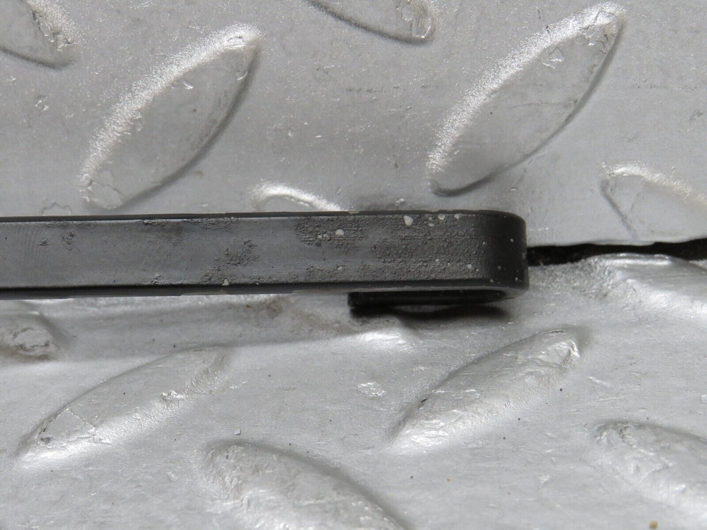 37866 Mercedes-Benz A124 320E Cabriolet Wiper Arm Bosch