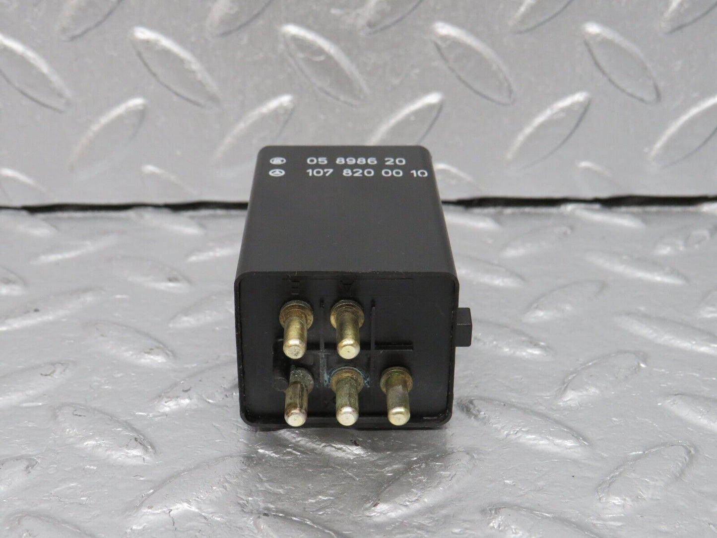 40685 Mercedes-Benz W123 300D Rear Heated Window Relay 1078200010 05898620