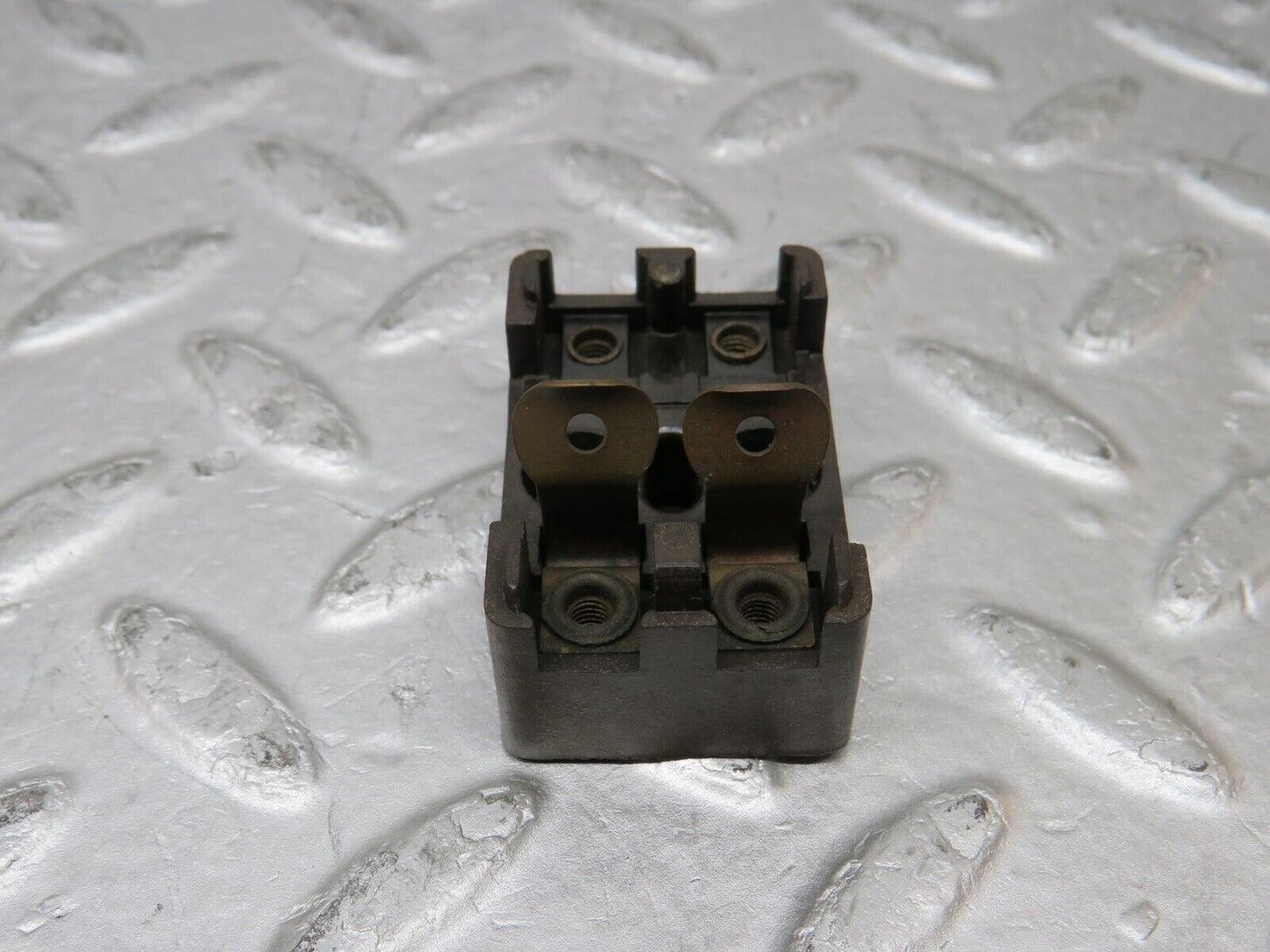 37322 Mercedes-Benz W109 300SEL Fuse Box Connector
